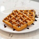 Waffles Crunch, Chocolate Sauce (Belgian) <br> وافل كرانش، صلصة الشوكولاتة (بلجيكي)