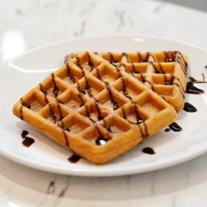 Waffles Crunch, Chocolate Sauce (Belgian) <br> وافل كرانش، صلصة الشوكولاتة (بلجيكي)