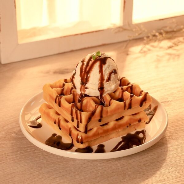 Waffle with Vanilla Ice Cream Topping <br> وافل مع آيس كريم الفانيليا